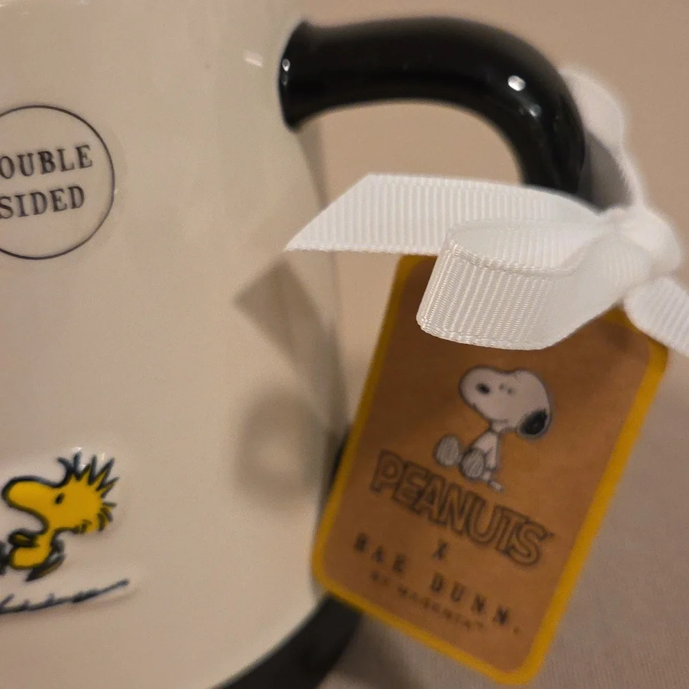 SNOOPY AND WOODSTOCK PLAYING FOOTBALL MUG
